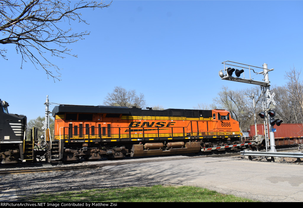 BNSF 6886